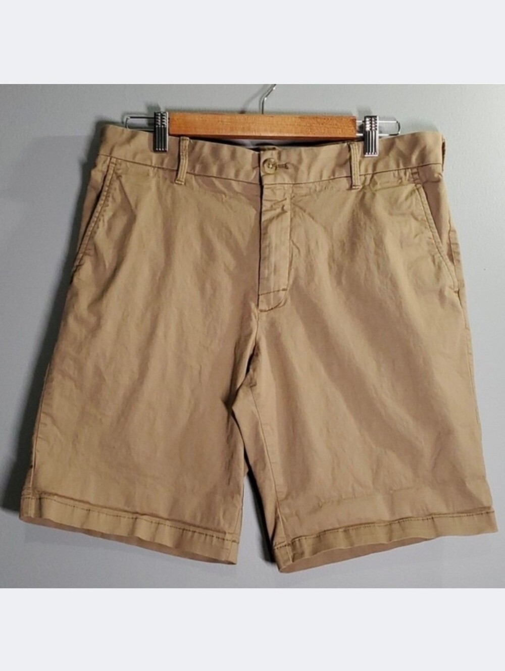 Izod shorts men's size 32 tan lightweight‎ fabric shorts